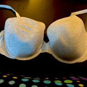 T-shirt lightly lined full coverage light grey with silver specs 34DDD